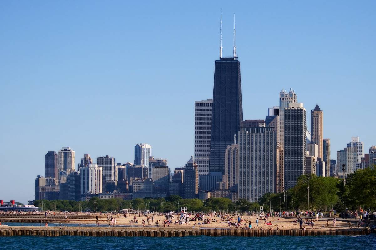 A view of the Chicago skyline with beaches.